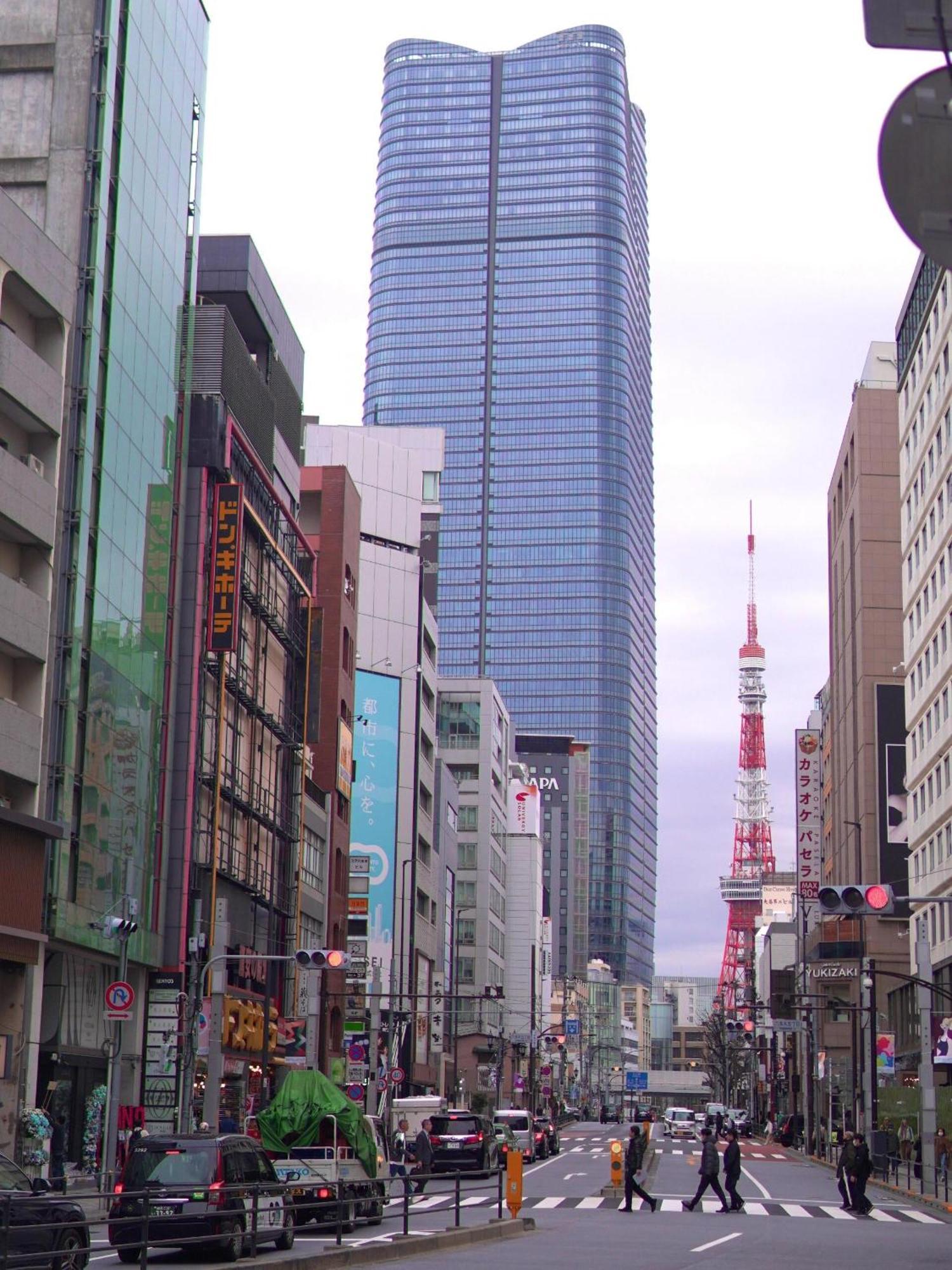Roppongi 8 Minutes,3 Person Mansion,dyson Hair Dryer, Pola Toiletries Tokio